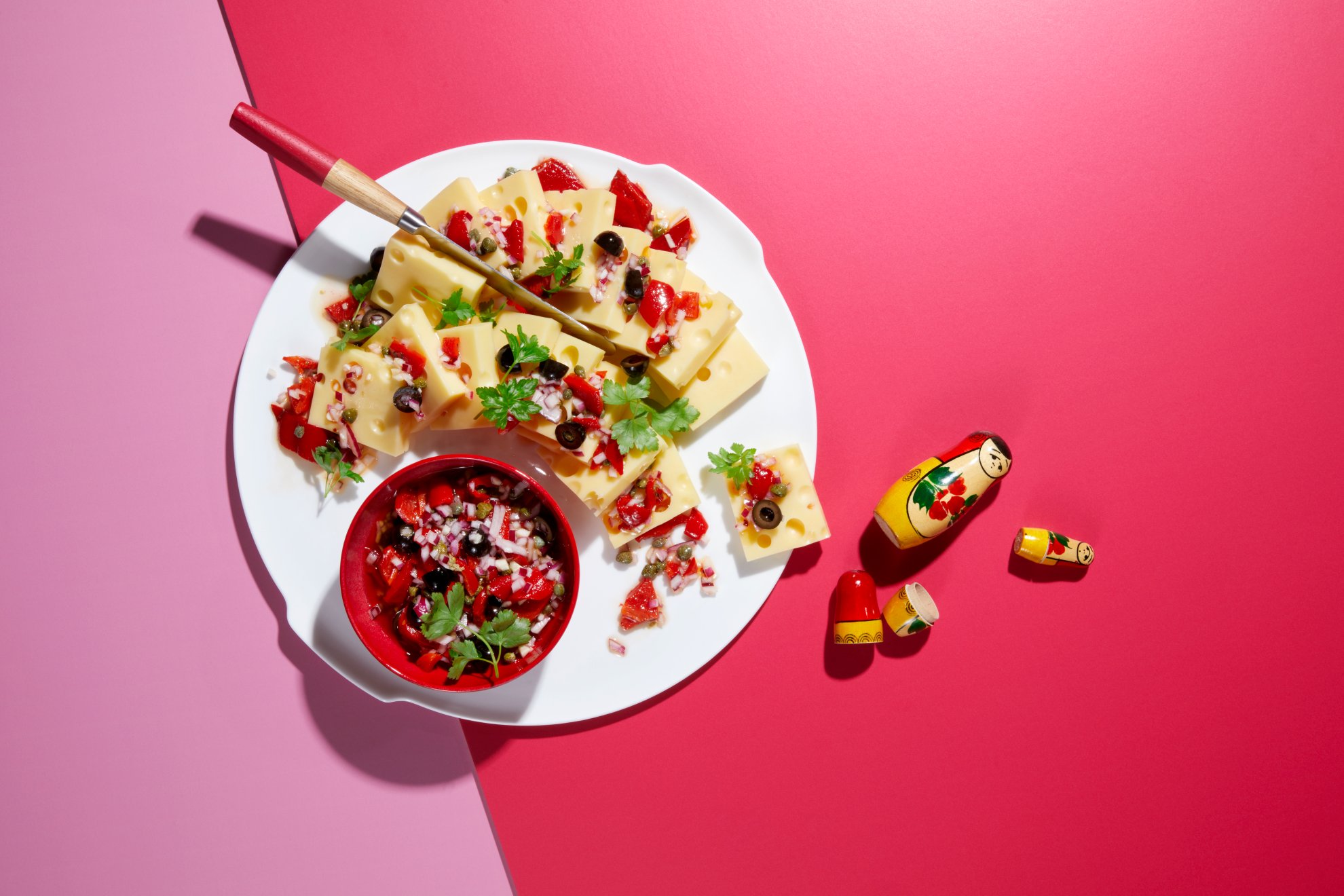 Jarlsberg®-Scheiben mit Paprika und Oliven - Germany
