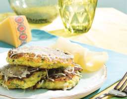 Galettes de Courgettes au Jarlsberg®, Créme à L’ail Confit