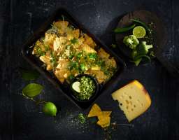 Nachos au gratin et salsa au piment vert