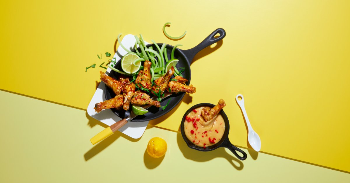 Buffalo chicken wings with Jarlsberg® dip - Jarlsberg