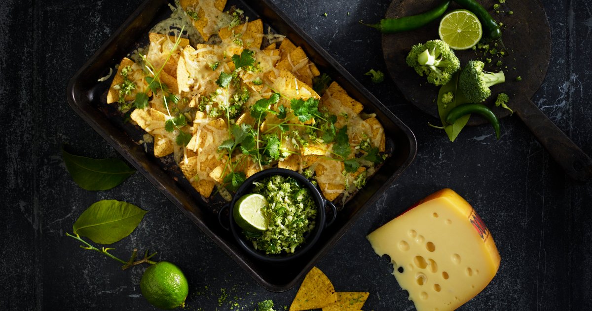 Nachos au gratin with green chilli salsa - Jarlsberg