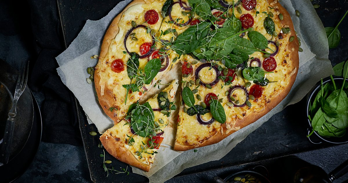 Vegetarian pizza bianca with Jarlsberg® - Jarlsberg